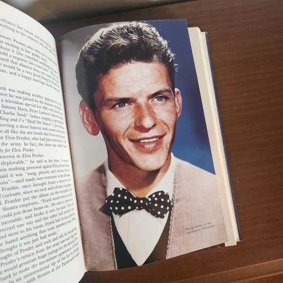 SINATRA Behind the Legend Book - Picture 2 of 4